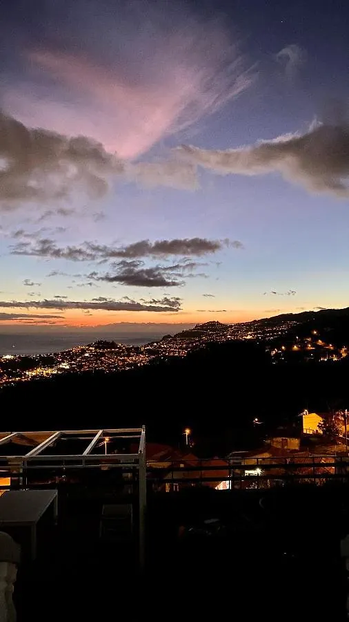 Studio Geek Villa - Open Space - 5M From 5 Top Attractions - Pool All Year Round, Dining Pergola, Barbecue - Funchal Matrix Holiday Home Funchal (Madeira)