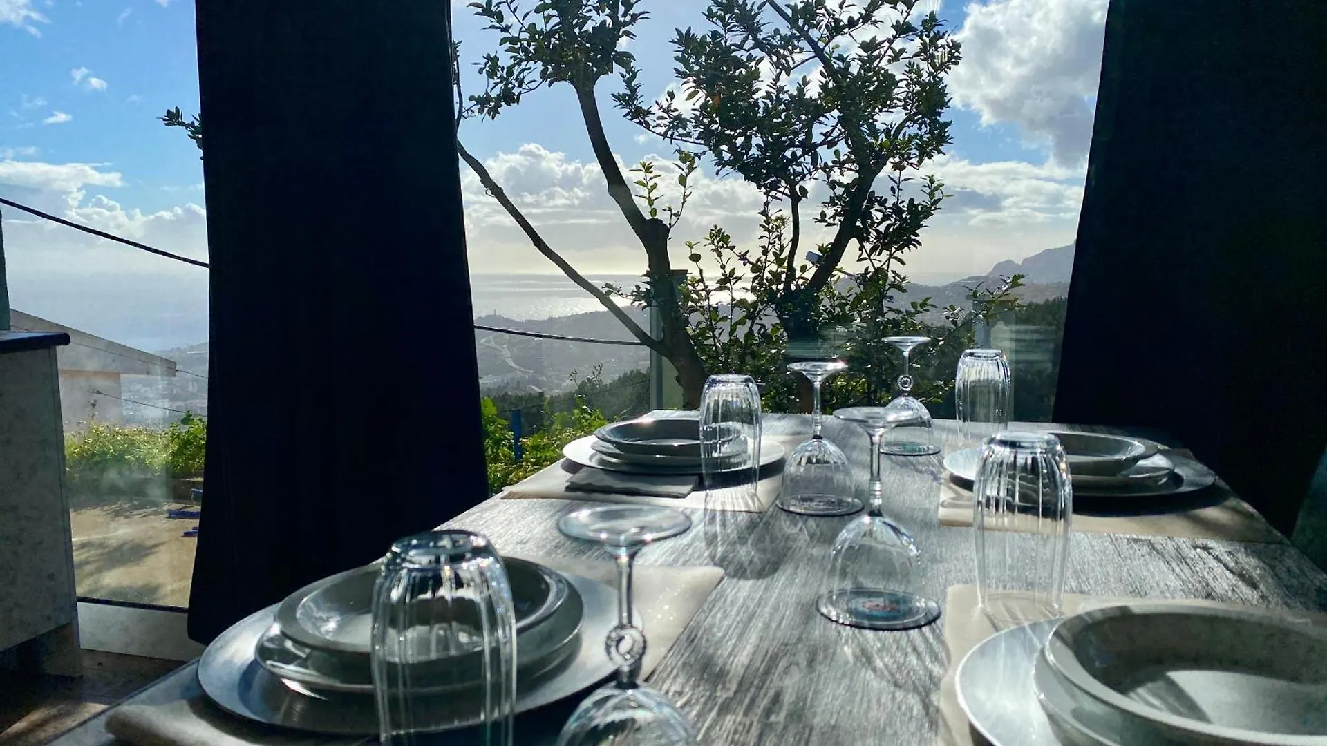 Studio Geek Villa - Open Space - 5M From 5 Top Attractions - Pool All Year Round, Dining Pergola, Barbecue - Funchal Matrix Holiday Home Funchal (Madeira)