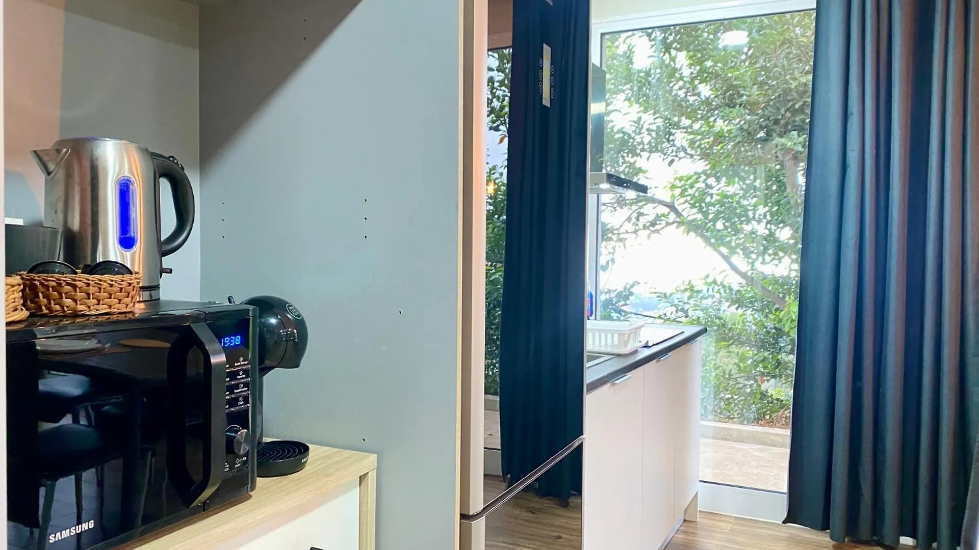 Studio Geek Villa - Open Space - 5M From 5 Top Attractions - Pool All Year Round, Dining Pergola, Barbecue - Funchal Matrix Holiday Home