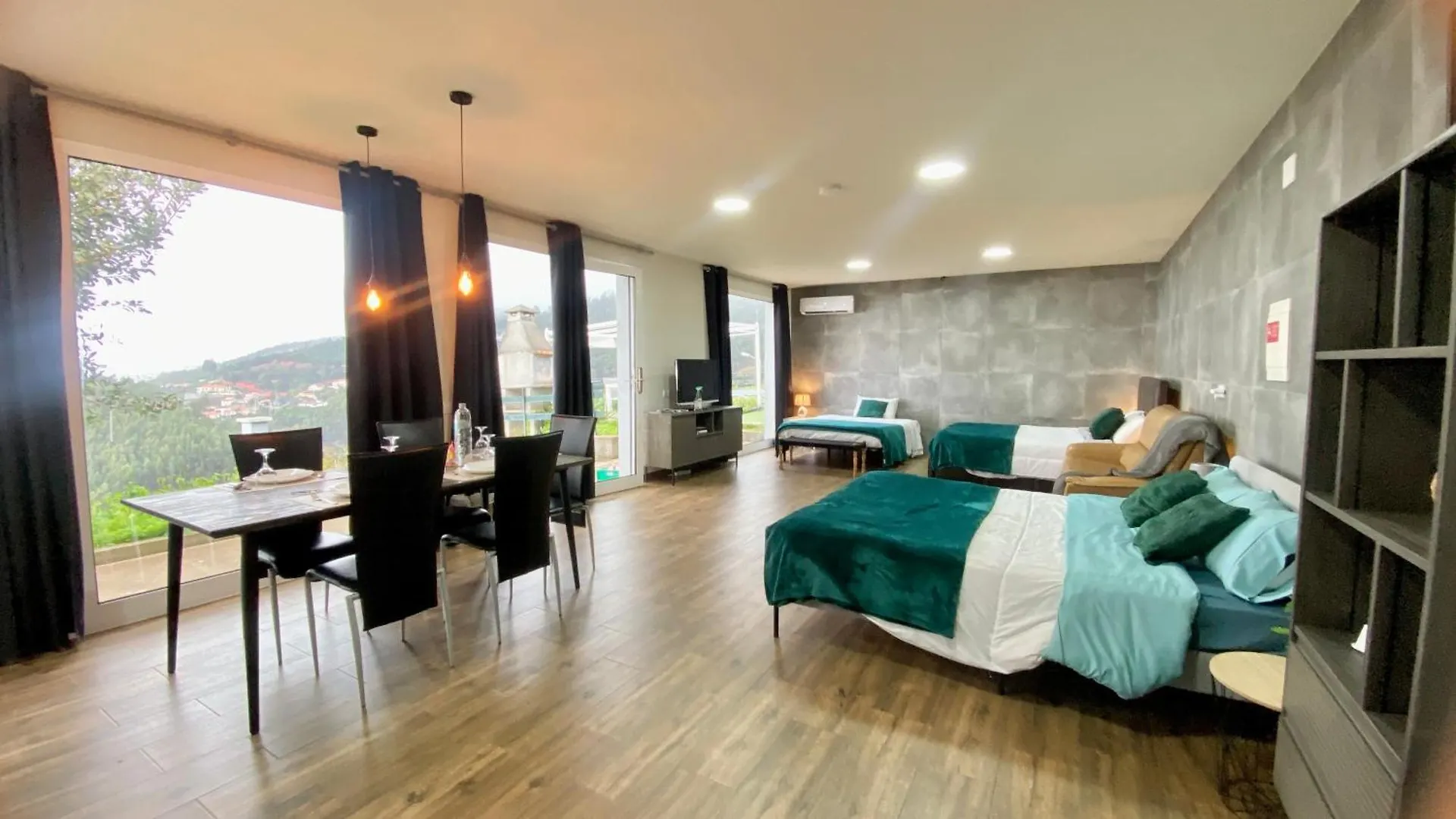 Studio Geek Villa - Open Space - 5M From 5 Top Attractions - Pool All Year Round, Dining Pergola, Barbecue - Funchal Matrix Holiday Home