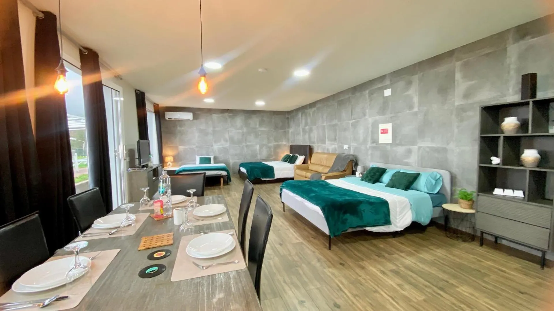 Studio Geek Villa - Open Space - 5M From 5 Top Attractions - Pool All Year Round, Dining Pergola, Barbecue - Funchal Matrix Holiday Home Portugal